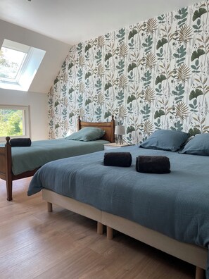 4 habitaciones, tabla de planchar con plancha, internet y ropa de cama 