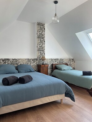 4 chambres, fer et planche à repasser, accès Internet, draps fournis