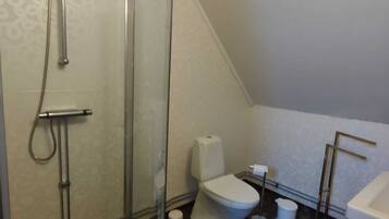 Family House, 3 Bedrooms, Pets allowed, River View | Bathroom