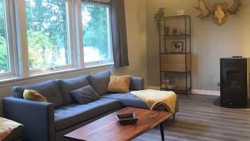 Family House, 3 Bedrooms, Pets allowed, River View | Living area