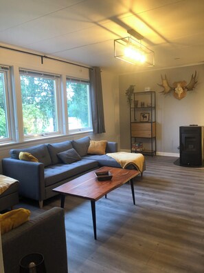 Family House, 3 Bedrooms, Pets allowed, River View | Living area