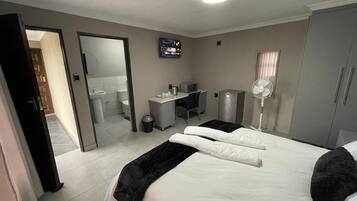 Deluxe Double Room, Patio | Desk, laptop workspace, iron/ironing board, free WiFi