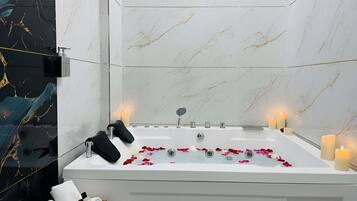 Royal Suite, Balcony, City View | Bathroom | Shower, eco-friendly toiletries, hair dryer, slippers