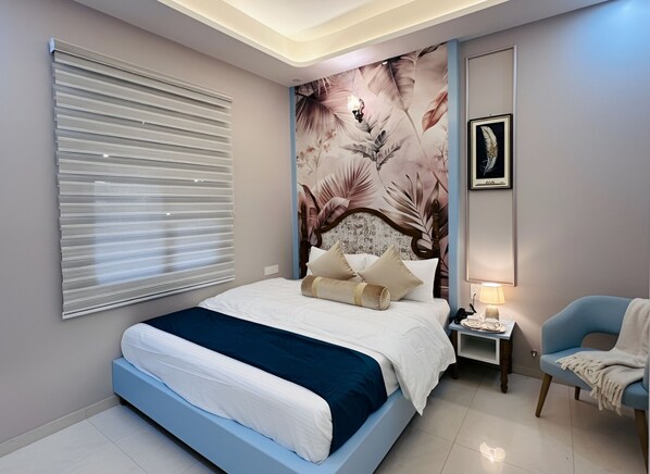 Royal Suite, Balcony, City View | Desk, free WiFi