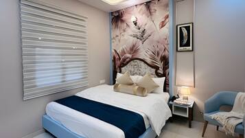 Royal Suite, Balcony, City View | Interior