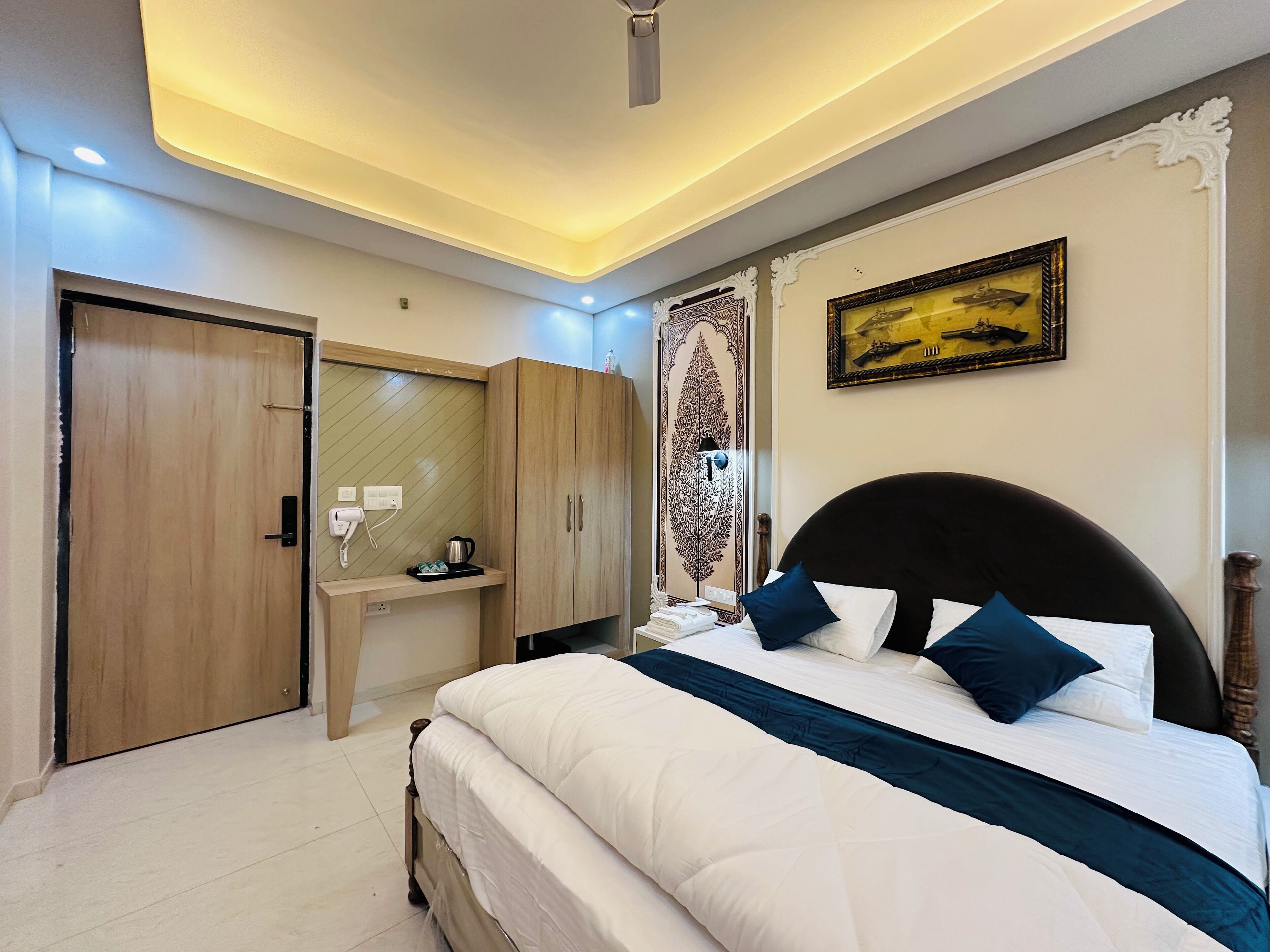 Deluxe-rum - 1 kingsize-säng | Sängtillbehör av högsta kvalitet, duntäcken och memory foam-madrasser