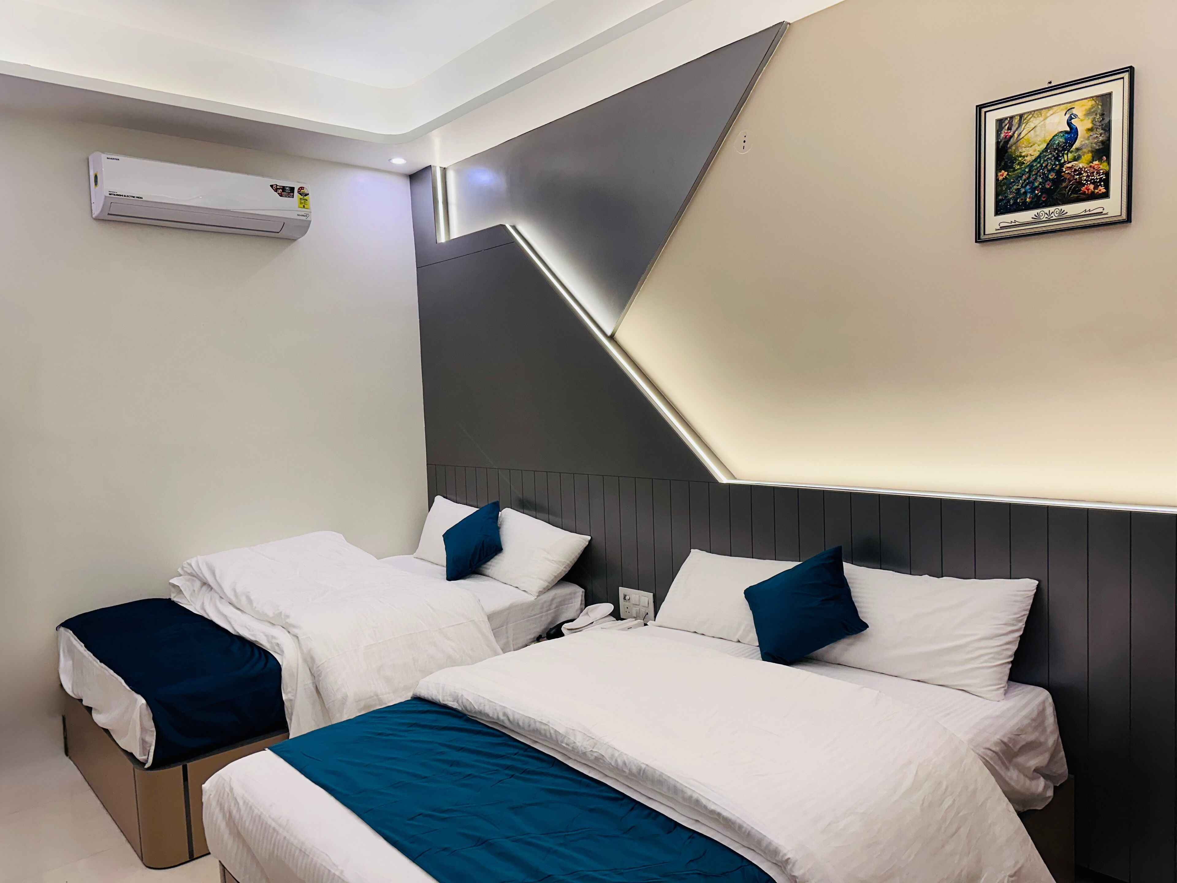 Tvåbäddsrum för familj - 2 dubbelsängar | Sängtillbehör av högsta kvalitet, duntäcken och memory foam-madrasser