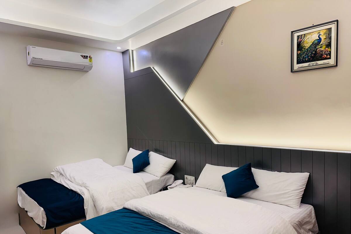 Family Twin Room, 2 Double Beds | Desk, free WiFi