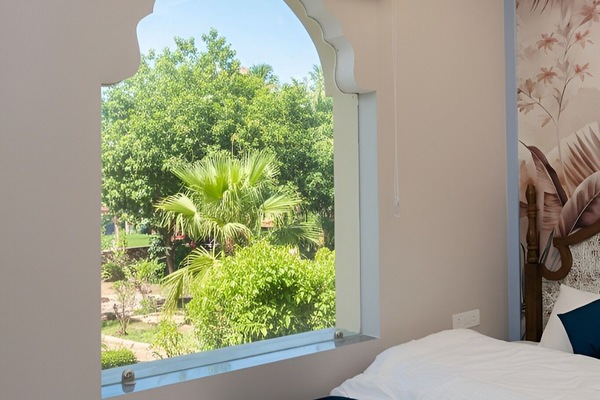 Royal Suite, Balcony, City View | Premium bedding, down comforters, memory foam beds, desk