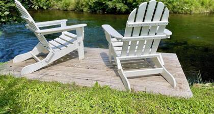 River Camp Retreat, Sublime 3-bedroom River Front Cottage in Traverse City