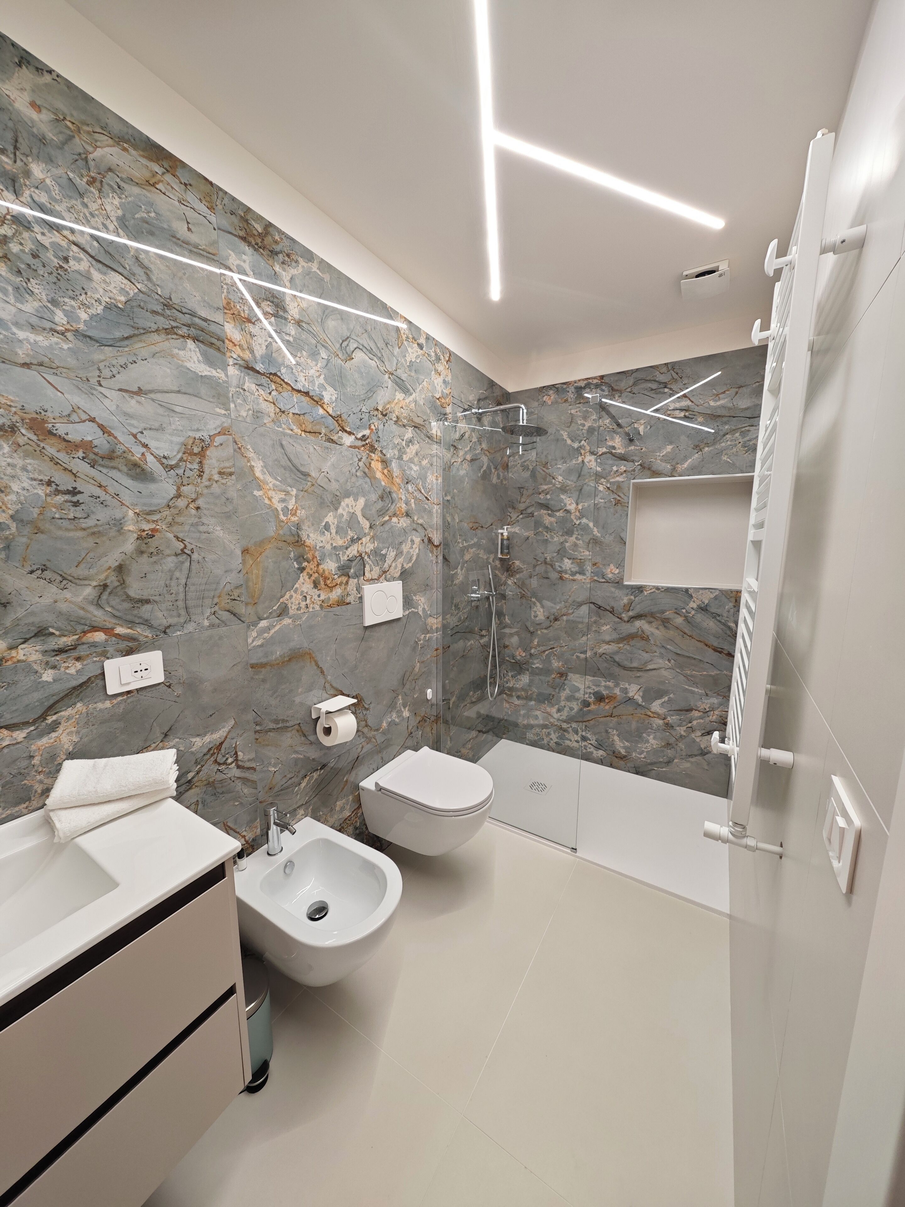 Dusj, boblebad, hårføner og bidé