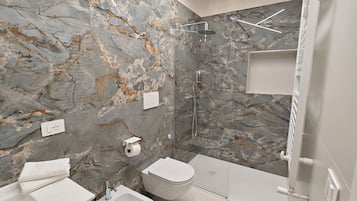 Dusj, boblebad, hårføner og bidé