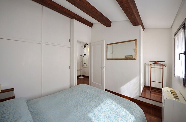 2 chambres, fer et planche à repasser, accès au Wi-Fi (inclus)