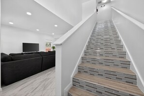 Interior - Luxury 4BR Villa Near Disney – Private Pool, Themed Rooms, BBQ & a Large Patio! (Kissimmee)