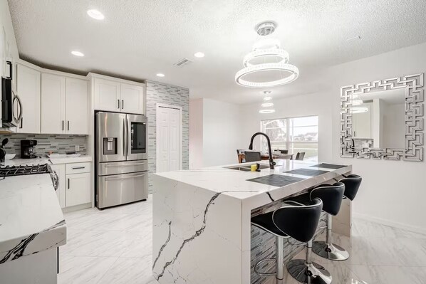 Fridge, microwave, oven, stovetop - Luxury 4BR Villa Near Disney – Private Pool, Themed Rooms, BBQ & a Large Patio! (Kissimmee)