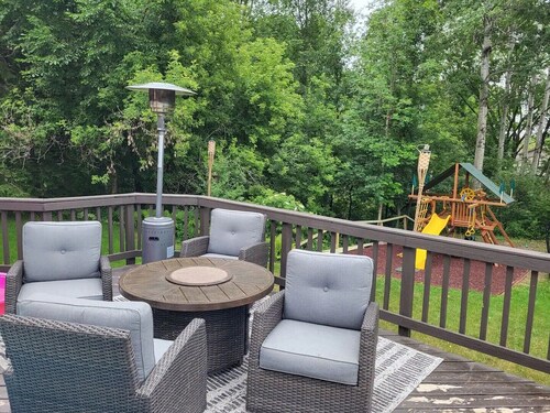 Cozy 5 BR 3.5 Bath Home with features that's great and fun for the entire family