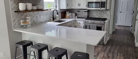 電子レンジ、オーブン、コンロ、食器洗い機