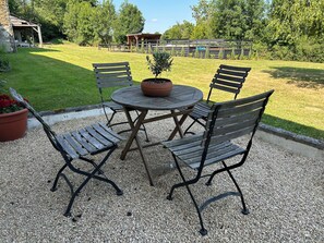 تناول الطعام بالخارج