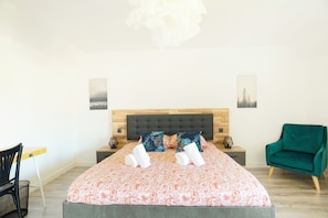 4 chambres, bureau, lit parapluie, Wi-Fi gratuit