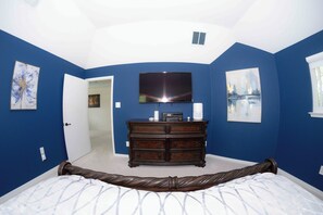 4 bedrooms, travel cot, free WiFi, bed sheets