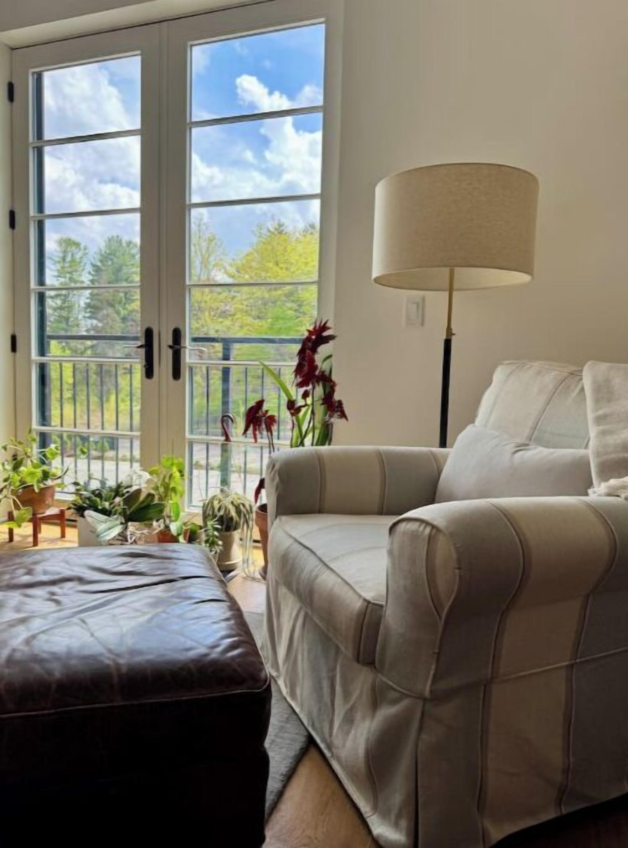 TV connectée, lecteur de DVD, livres