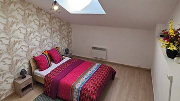 1 habitación, escritorio, tabla de planchar con plancha y wifi gratis