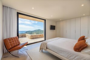 5 bedrooms, in-room safe, iron/ironing board, travel cot