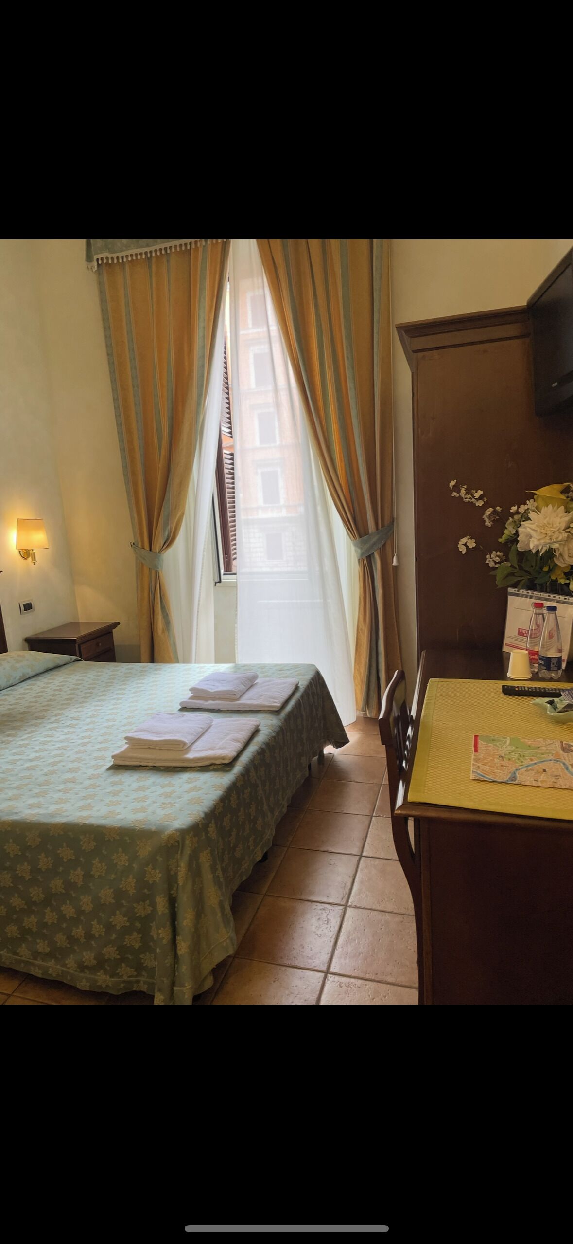 6 Schlafzimmer, Schreibtisch, kostenloses WLAN, Bettwäsche