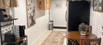 Cozy Garden Suite minutes from O'hare and Rosemont + Free Parking