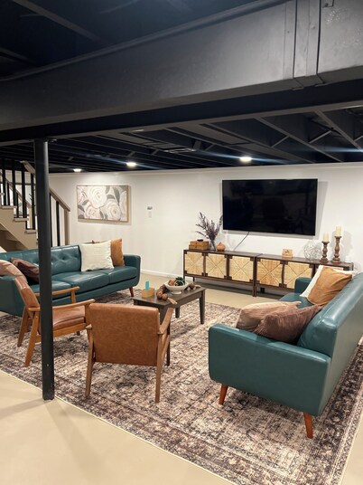 Cozy Garden Suite minutes from O'hare and Rosemont + Free Parking