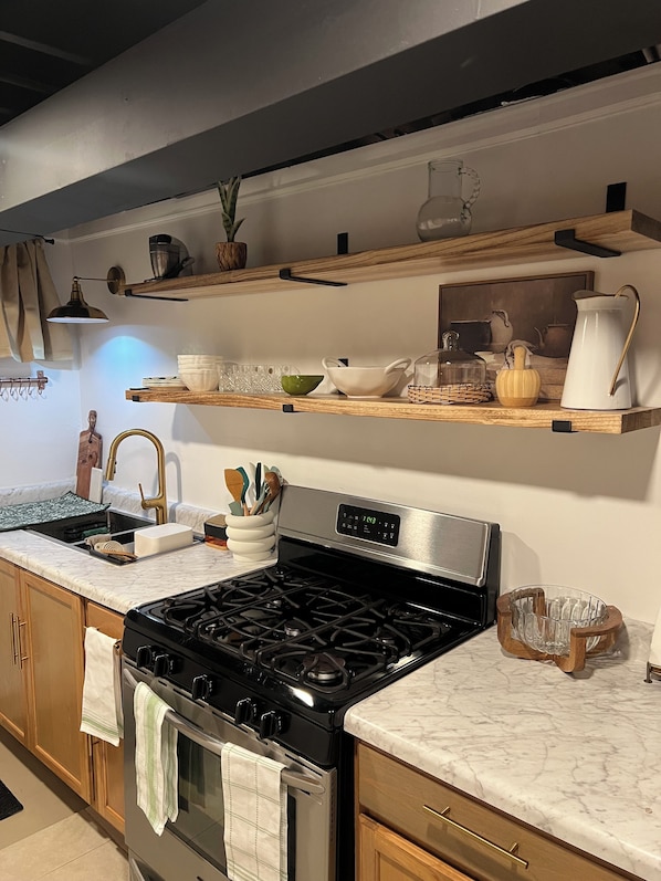 Mikrobølgeovn, ovn og kokeplater