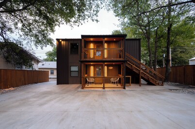 Modern Cabin  Mins frm TU, Downtown, Gathering Pl, St John, HIlcrest Downstairs