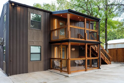 Modern Cabin  Mins frm TU, Downtown, Gathering Pl, St John, HIlcrest Downstairs