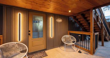 Modern Cabin Mins frm TU, Downtown, Gathering Pl, St John, HIlcrest Downstairs