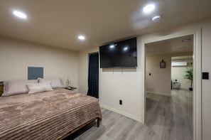 1 dormitori, planxa i posts de planxar, wifi i roba de llit 