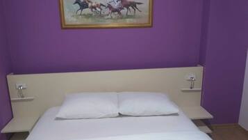 4 chambres, fer et planche à repasser, Wi-Fi gratuit, draps fournis