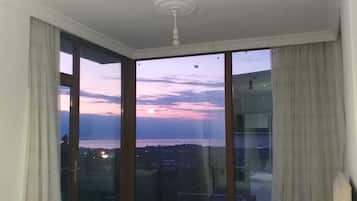 4 slaapkamers, een strijkplank/strijkijzer, gratis wifi, beddengoed