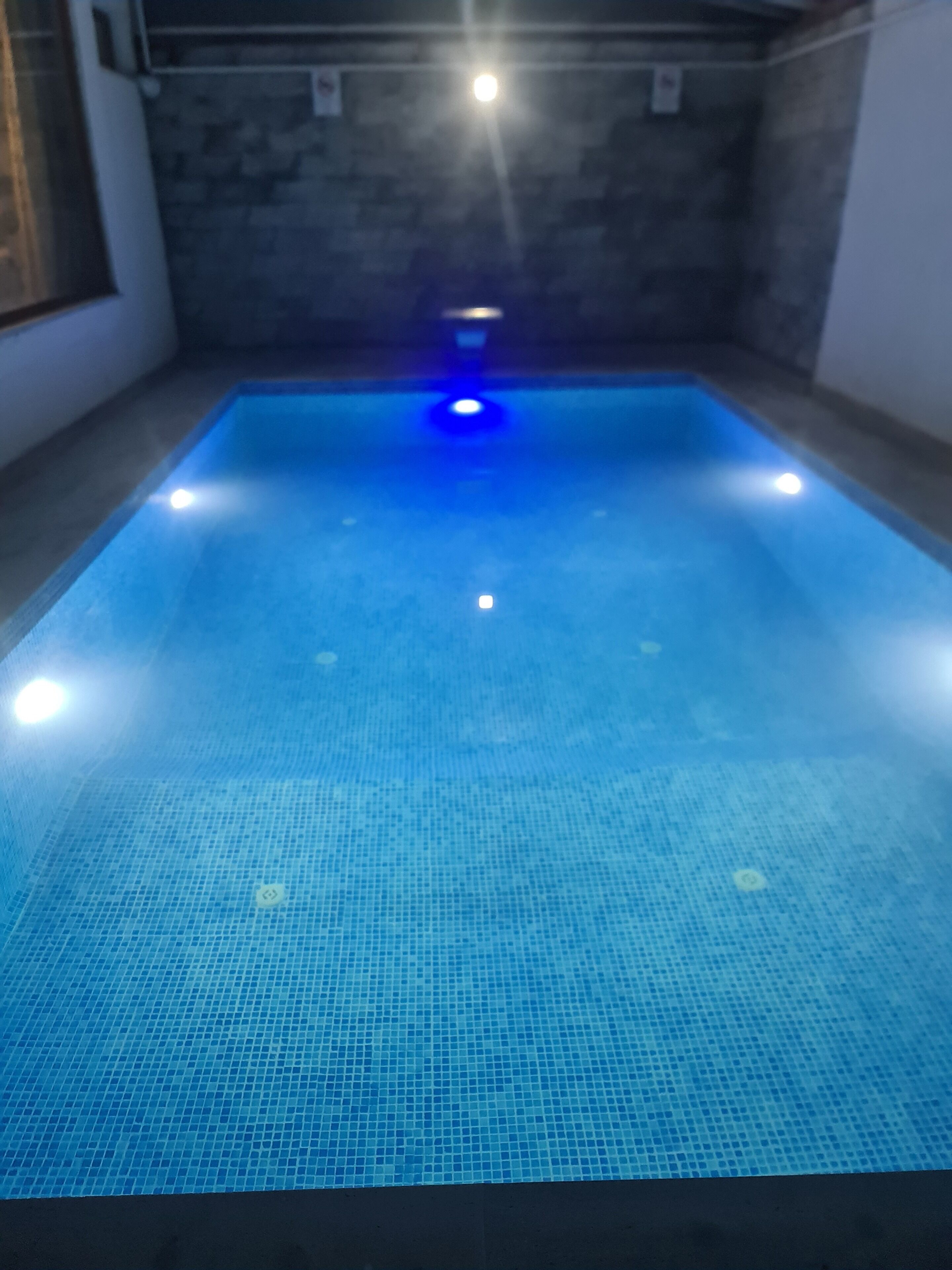 Alberca techada y alberca climatizada