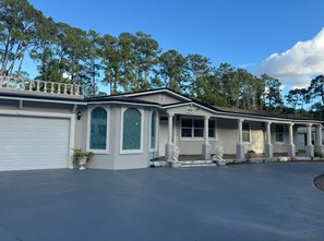 Exterior - PERFECT STAY AT JACKSONVILLE (Jacksonville)