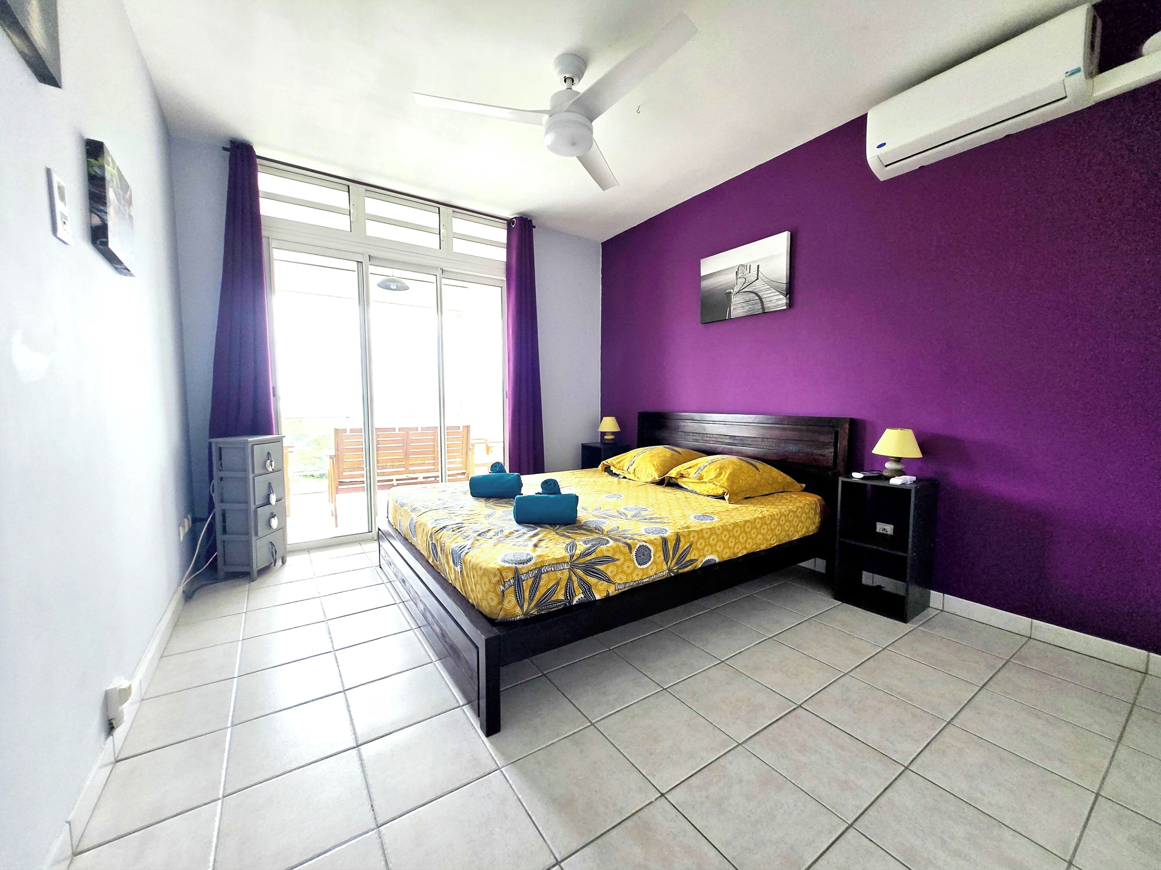 2 habitaciones, tabla de planchar con plancha, internet y ropa de cama 