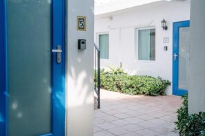 تفاصيل الفندق من الخارج