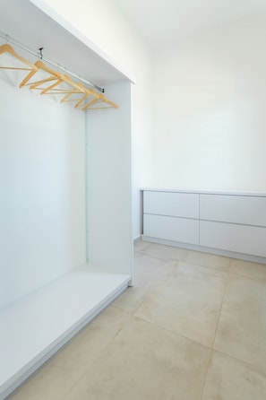 مكتب ومساحة عمل للكمبيوتر المحمول وواي فاي مجانًا