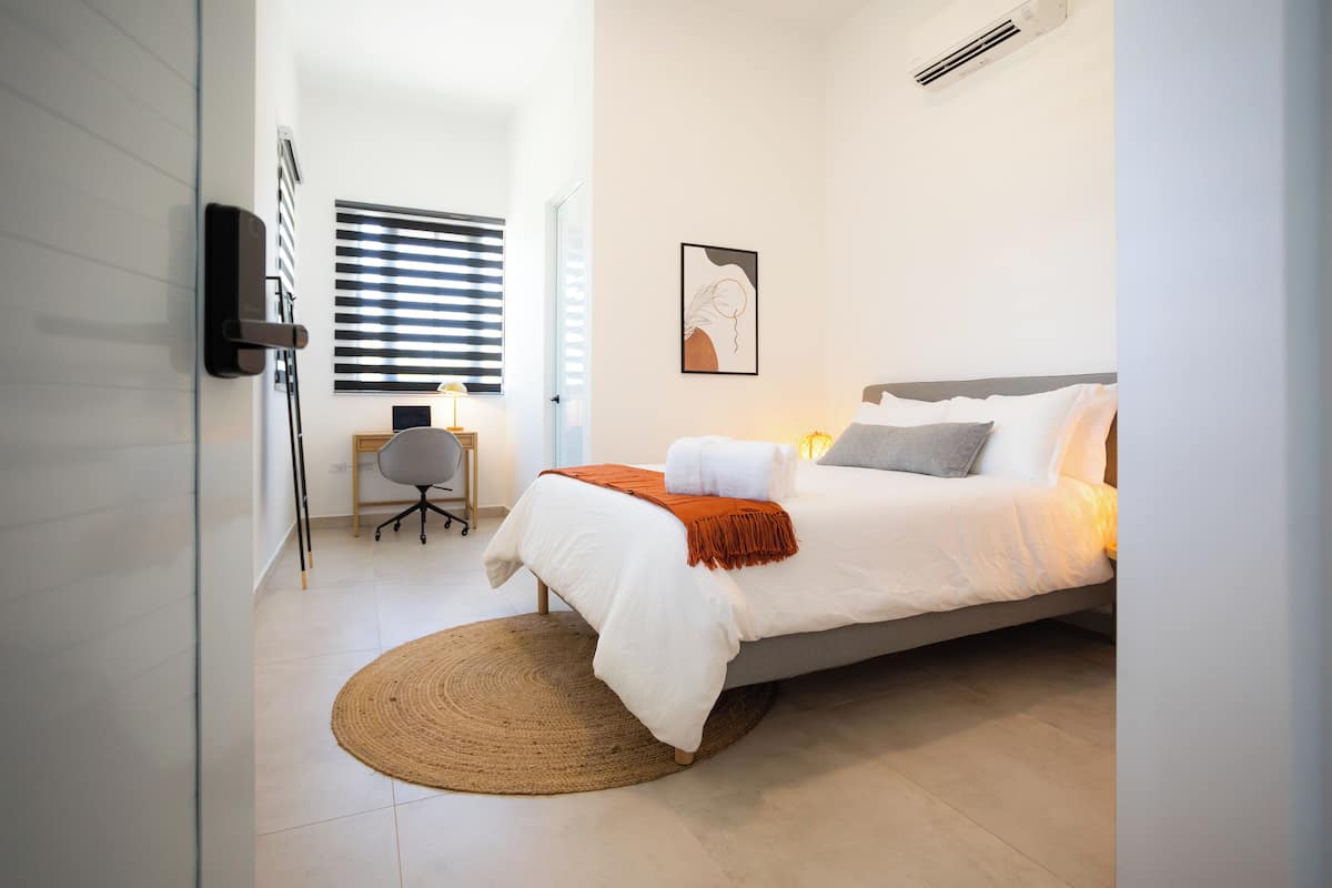 Classic Double Room, 1 Queen Bed | Desk, laptop workspace, WiFi (free)