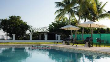 Kolam renang outdoor