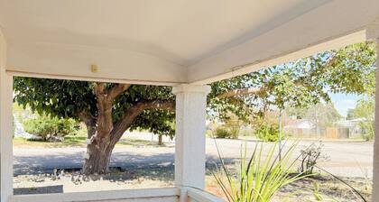 La Paloma: Charming 3 Bedroom in the heart of Marfa!