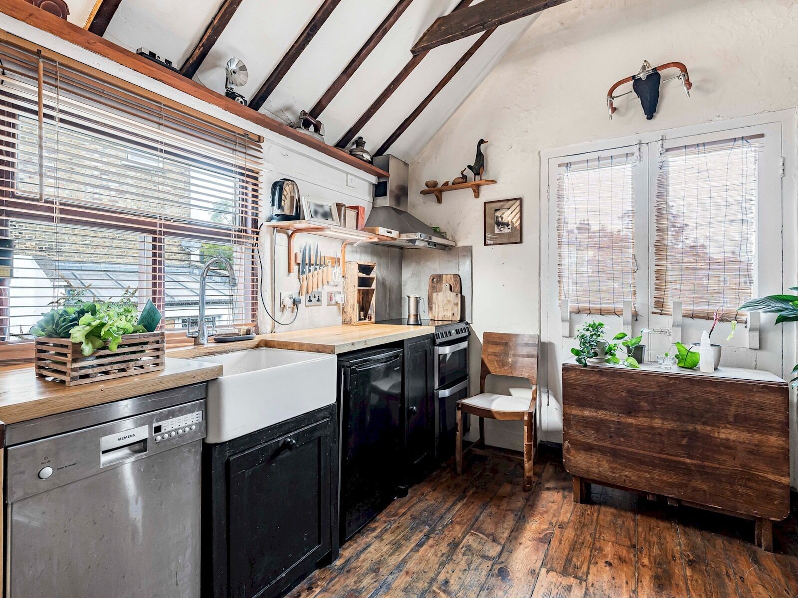 Kylskåp, ugn, diskmaskin och brödrost