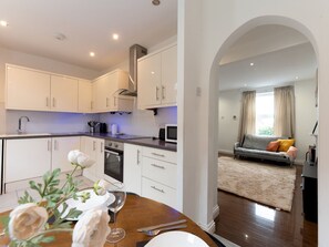 Kühlschrank, Mikrowelle, Ofen, Toaster