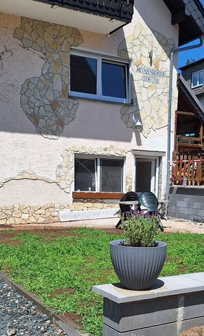 Terrace/patio - Cozy, newly renovated vacation apartment "Merlin" in the heart of the Taunus! (Weilrod)