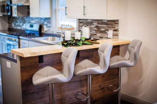 Wolf Lake Charming Retreat