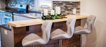 Wolf Lake Charming Retreat